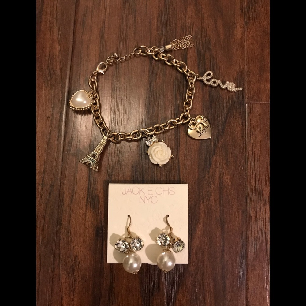 💕NWOT Charm Bracelet & Earrings💕